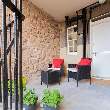 Stylish Royal Mile Apartment With Balcony Edinburgh Eksteriør bilde