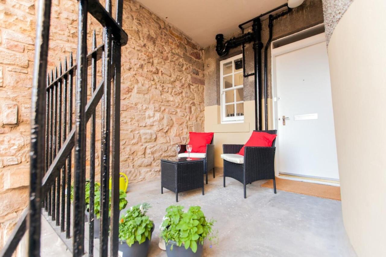 Stylish Royal Mile Apartment With Balcony Edinburgh Eksteriør bilde